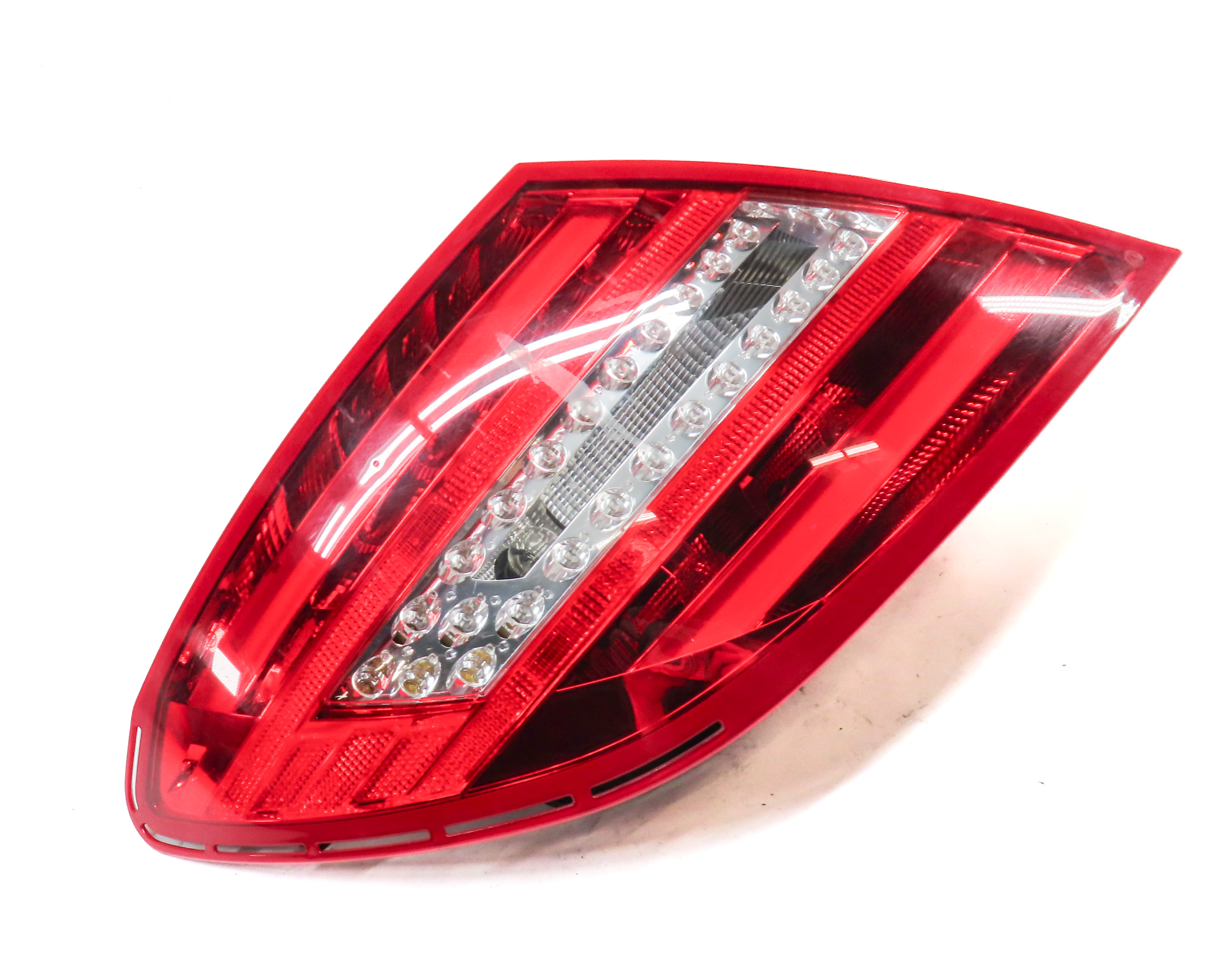2012-2015 MERCEDES BENZ C250 C300 C350 (W204) LEFT DRIVER TAILLIGHT BRAKE LIGHT — exact item pictured